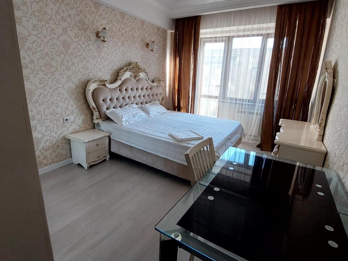 Elite Apartment In Street Mederova 50 Bishkek Exteriör bild